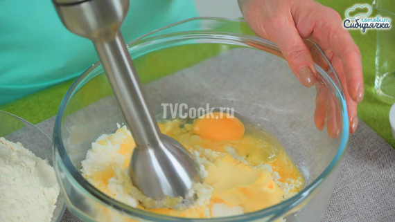 Сдобные булочки с творогом и джемом Сдобные булочки с творогом и джемом