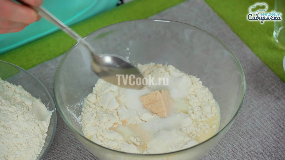 Сдобные булочки с творогом и джемом Сдобные булочки с творогом и джемом