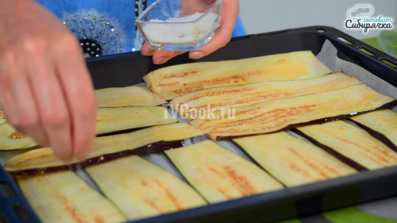Закусочные баклажанные рулетики с фаршем и рисом Закусочные баклажанные рулетики с фаршем и рисом