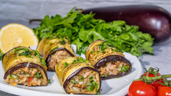 Закусочные баклажанные рулетики с фаршем и рисом Закусочные баклажанные рулетики с фаршем и рисом
