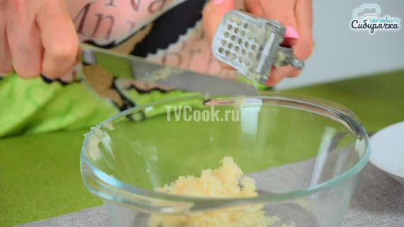 Закусочный салат из огурцов с морковью на зиму Закусочный салат из огурцов с морковью на зиму