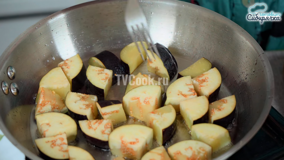 Овощной салат с баклажанами и зеленью Овощной салат с баклажанами и зеленью