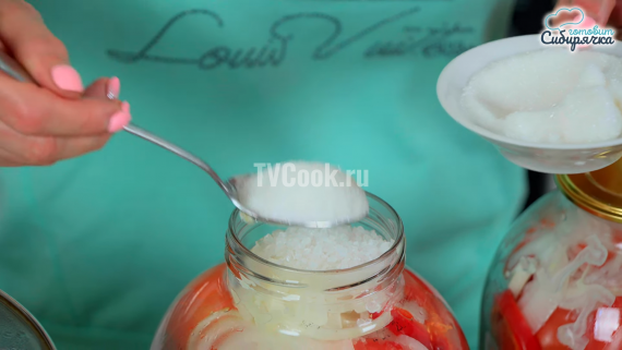 Маринованные помидоры с луком и болгарским перцем на зиму Маринованные помидоры с луком и болгарским перцем на зиму