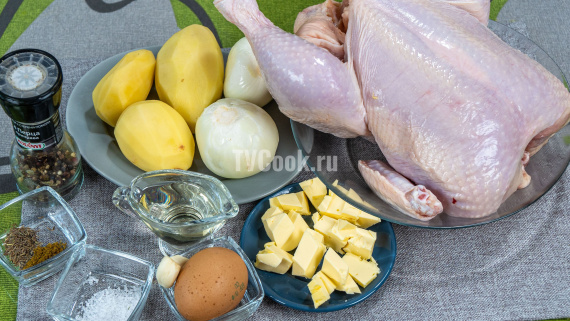 Котлеты из куриного фарша с луком и картофелем Котлеты из куриного фарша с луком и картофелем
