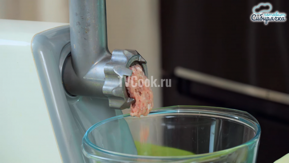Котлеты из куриного фарша с луком и картофелем Котлеты из куриного фарша с луком и картофелем