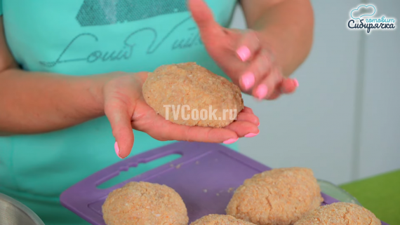 Котлеты из куриного фарша с луком и картофелем Котлеты из куриного фарша с луком и картофелем