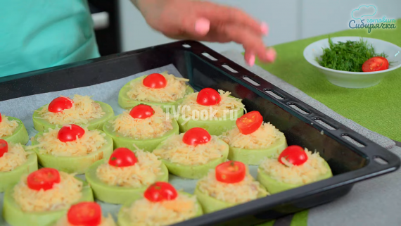 Фаршированные кабачки с курицей и сыром в духовке Фаршированные кабачки с курицей и сыром в духовке
