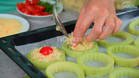 Фаршированные кабачки с курицей и сыром в духовке Фаршированные кабачки с курицей и сыром в духовке