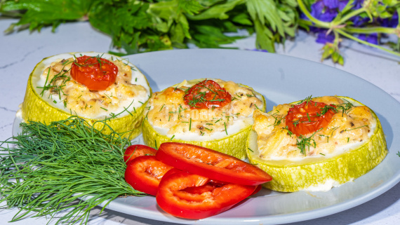 Фаршированные кабачки с курицей и сыром в духовке Фаршированные кабачки с курицей и сыром в духовке