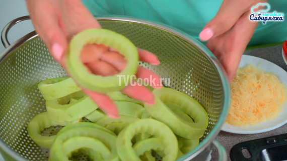 Фаршированные кабачки с курицей и сыром в духовке Фаршированные кабачки с курицей и сыром в духовке