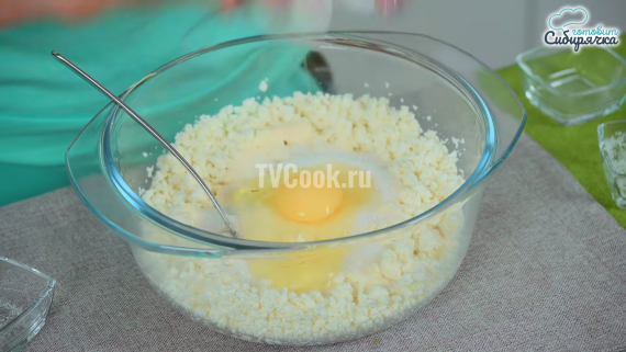 Быстрые сырники из творога с яблоками Быстрые сырники из творога с яблоками