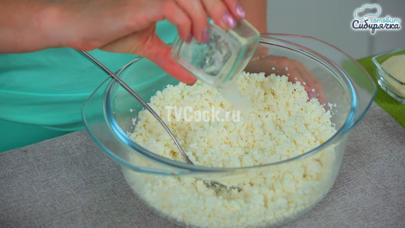 Быстрые сырники из творога с яблоками Быстрые сырники из творога с яблоками