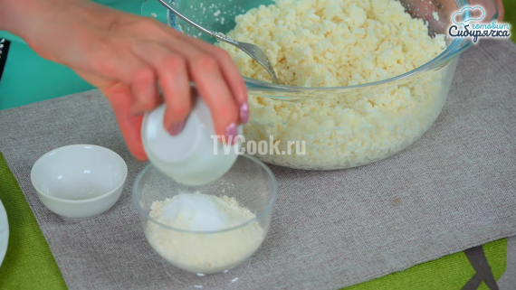 Быстрые сырники из творога с яблоками Быстрые сырники из творога с яблоками