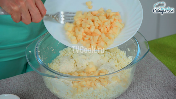 Быстрые сырники из творога с яблоками Быстрые сырники из творога с яблоками