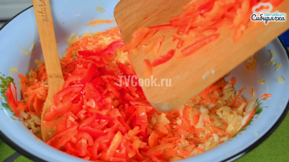 Овощной салат с капустой и помидорами на зиму Овощной салат с капустой и помидорами на зиму