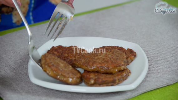 Печеночные оладьи со сметаной и рисом Печеночные оладьи со сметаной и рисом