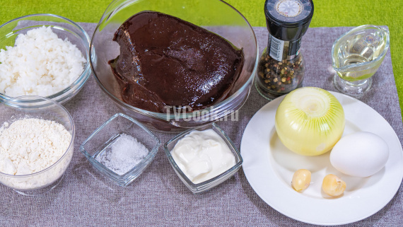 Печеночные оладьи со сметаной и рисом Печеночные оладьи со сметаной и рисом