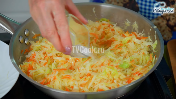 Тушеная капуста с морковью и репчатым луком Тушеная капуста с морковью и репчатым луком
