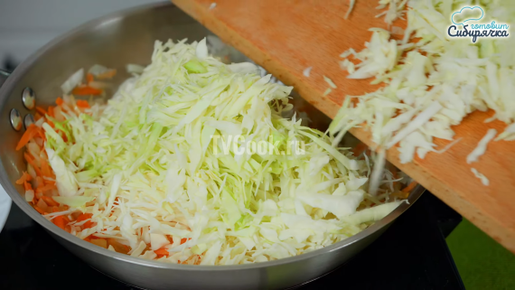 Тушеная капуста с морковью и репчатым луком Тушеная капуста с морковью и репчатым луком