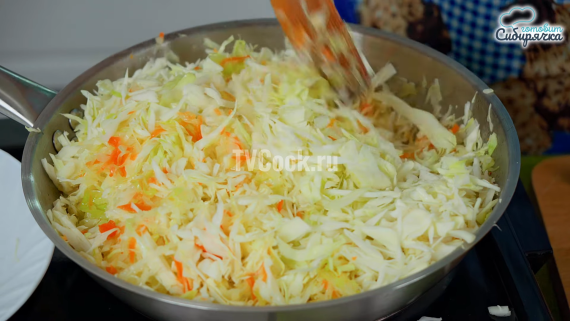 Тушеная капуста с морковью и репчатым луком Тушеная капуста с морковью и репчатым луком