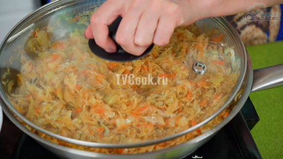 Тушеная капуста с морковью и репчатым луком Тушеная капуста с морковью и репчатым луком