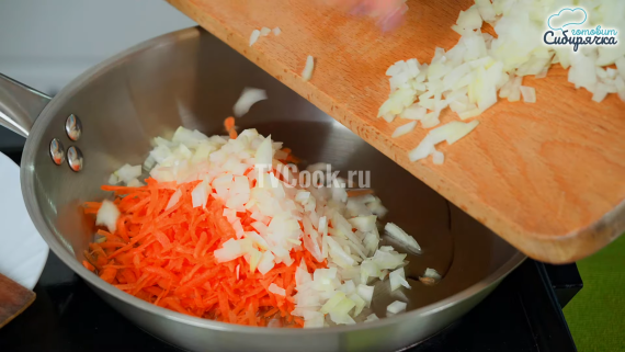 Тушеная капуста с морковью и репчатым луком Тушеная капуста с морковью и репчатым луком