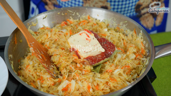 Тушеная капуста с морковью и репчатым луком Тушеная капуста с морковью и репчатым луком