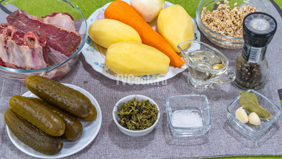 Рассольник с говядиной и перловкой по-сибирски Рассольник с говядиной и перловкой по-сибирски