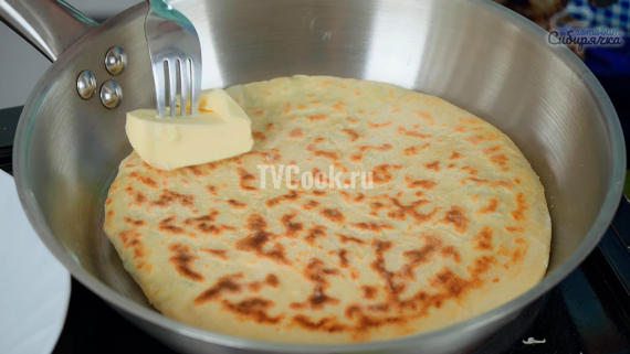 Сырные лепешки с творогом и зеленью на кефире Сырные лепешки с творогом и зеленью на кефире