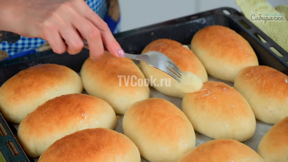 Сдобные пирожки с капустой в духовке Сдобные пирожки с капустой в духовке
