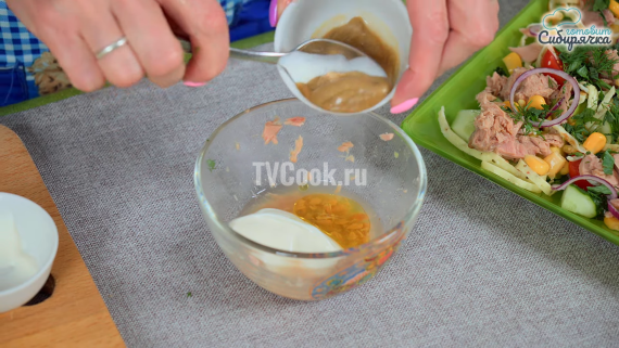 Салат с консервированным тунцом кукурузой и авокадо Салат с консервированным тунцом кукурузой и авокадо