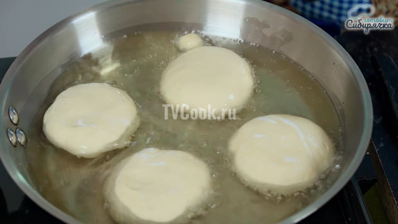Беляши с мясной начинкой из теста на кефире Беляши с мясной начинкой из теста на кефире