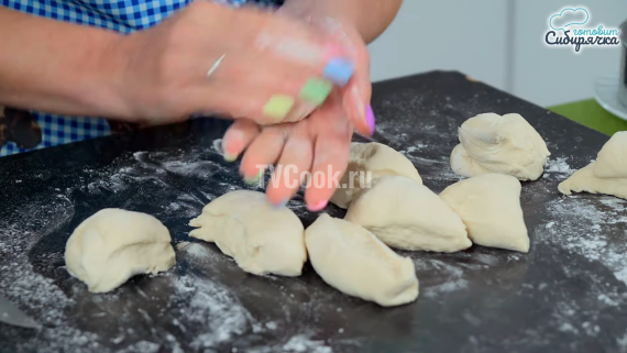 Беляши с мясной начинкой из теста на кефире Беляши с мясной начинкой из теста на кефире