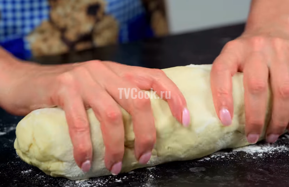 Слоеный торт Наполеон классический Слоеный торт Наполеон классический