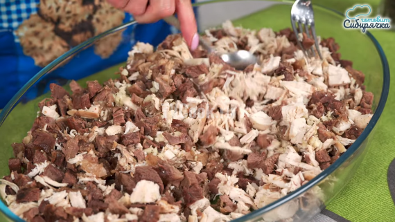 Холодец с говядиной и курицей Холодец с говядиной и курицей