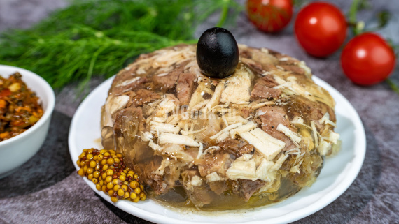 Холодец с говядиной и курицей Холодец с говядиной и курицей