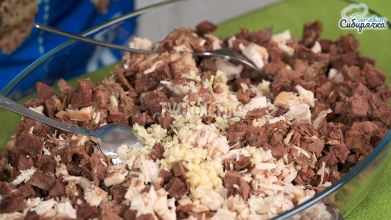 Холодец с говядиной и курицей Холодец с говядиной и курицей