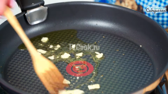 Салат Цезарь с обжаренной курицей праздничный Салат Цезарь с обжаренной курицей праздничный