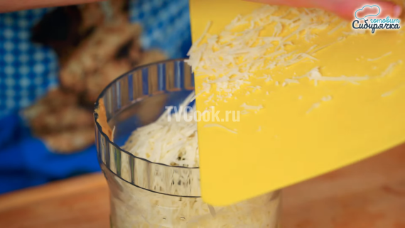 Салат Цезарь с обжаренной курицей праздничный Салат Цезарь с обжаренной курицей праздничный