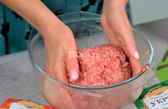Мясные фрикадельки с рисом в пикантном соусе Мясные фрикадельки с рисом в пикантном соусе