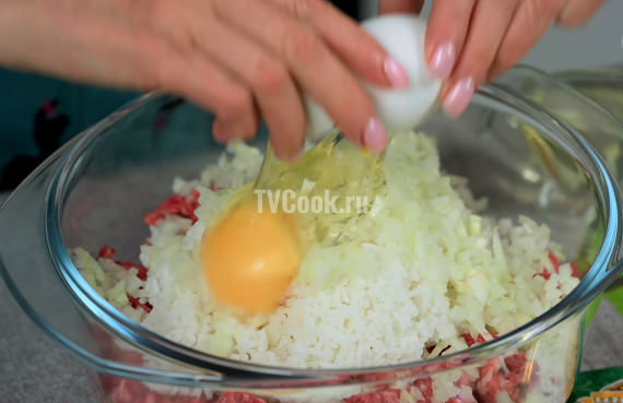 Мясные фрикадельки с рисом в пикантном соусе Мясные фрикадельки с рисом в пикантном соусе