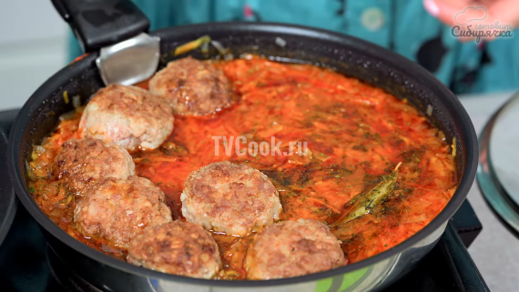 Мясные фрикадельки с рисом в пикантном соусе Мясные фрикадельки с рисом в пикантном соусе