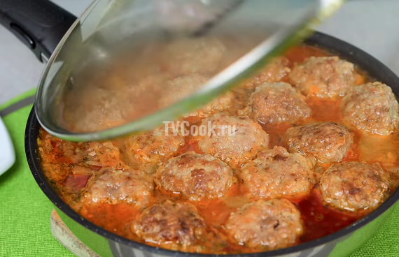 Мясные фрикадельки с рисом в пикантном соусе Мясные фрикадельки с рисом в пикантном соусе