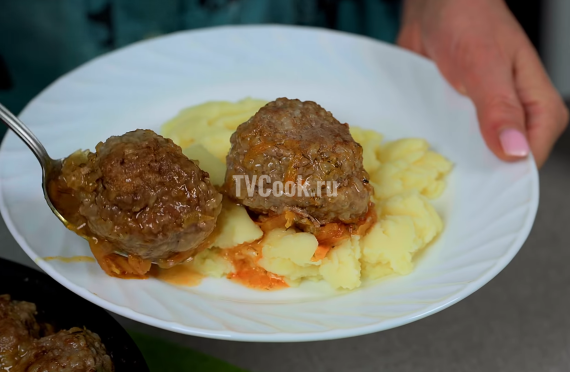 Мясные фрикадельки с рисом в пикантном соусе Мясные фрикадельки с рисом в пикантном соусе