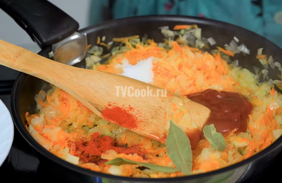 Мясные фрикадельки с рисом в пикантном соусе Мясные фрикадельки с рисом в пикантном соусе