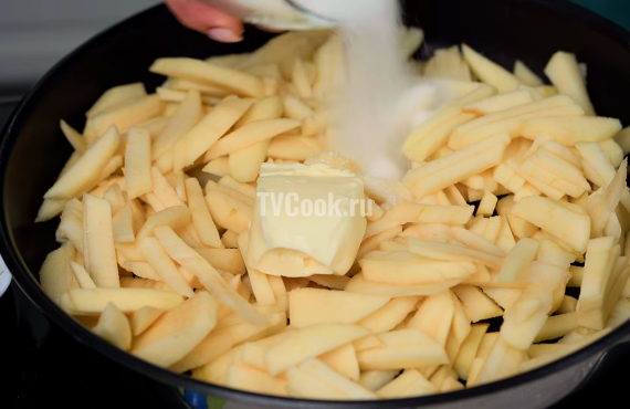 Блины на кефире с яблоками и корицей Блины на кефире с яблоками и корицей