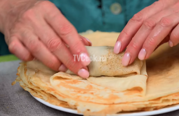 Блины на кефире с яблоками и корицей Блины на кефире с яблоками и корицей