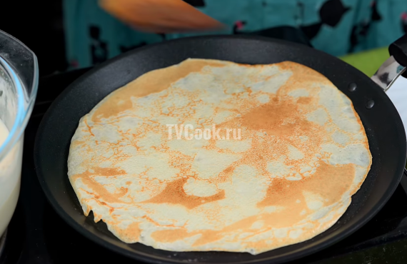 Блины на кефире с яблоками и корицей Блины на кефире с яблоками и корицей