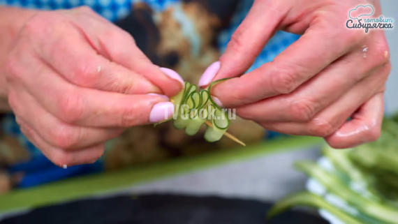Закуска из творога с сыром и красной рыбой на праздник Закуска из творога с сыром и красной рыбой на праздник
