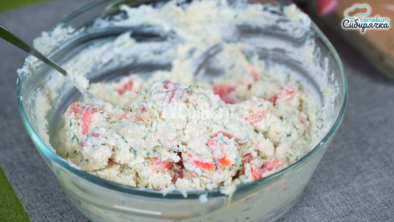 Закуска из творога с сыром и красной рыбой на праздник Закуска из творога с сыром и красной рыбой на праздник